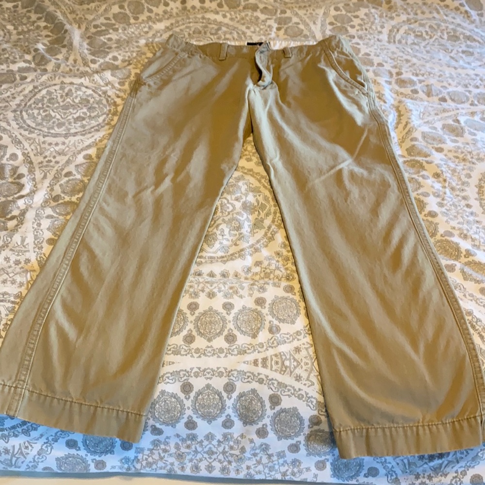 American Eagle Original Straight Khakis Size 34/32